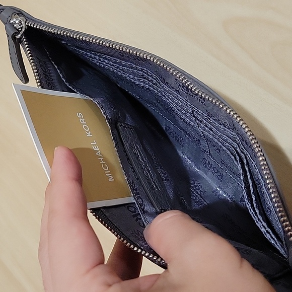 Michael Kors wristlet wallet - Picture 4 of 8